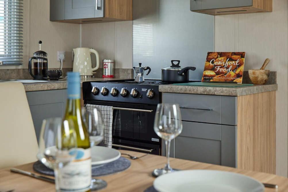 Nirvana Coastal Retreat Holiday Home เคย์ตัน ภายนอก รูปภาพ